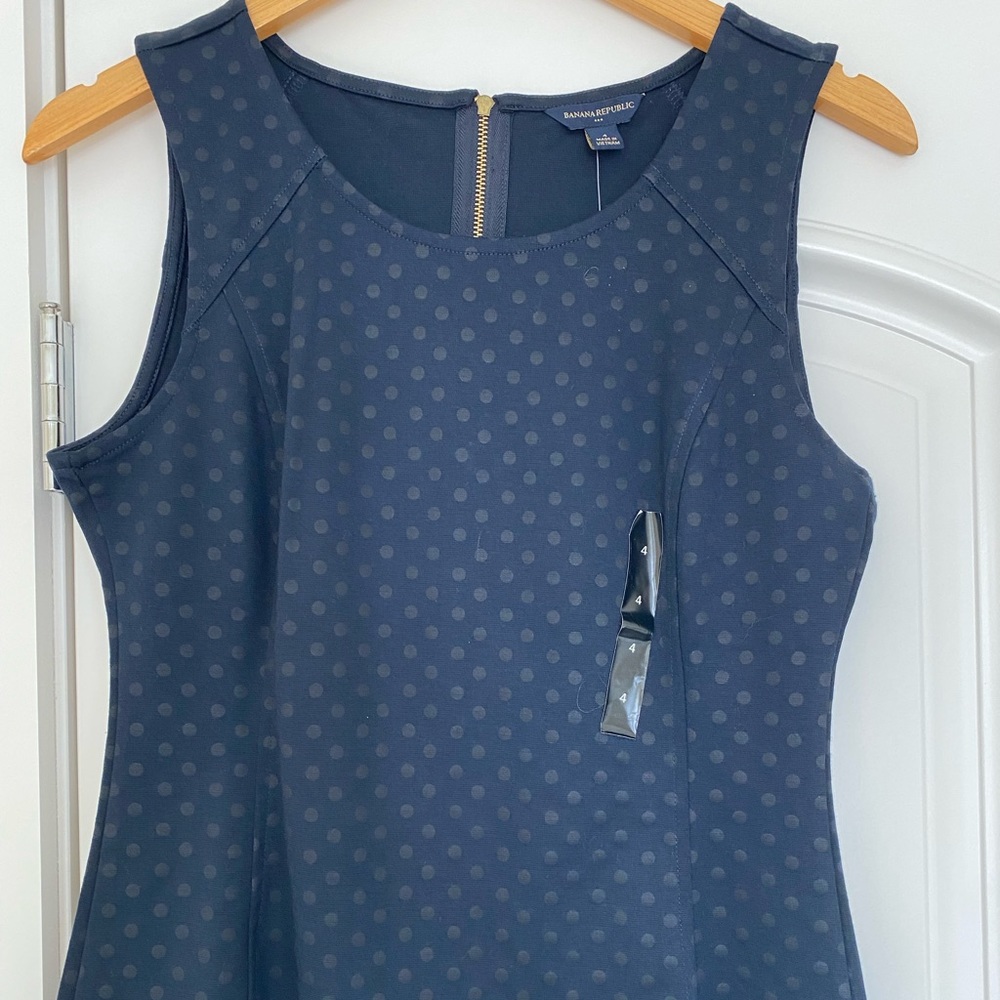 Banana republic sleeveless top. Navy blue with faint dots design. Zip closure.